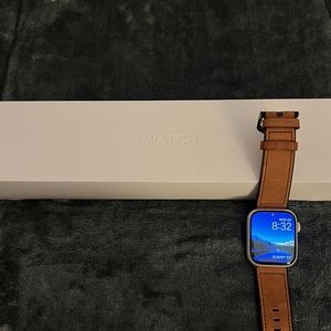 Apple Watch Series 7 GPS 45mm Starlight Aluminum Case w/ Nike Khaki Sport Band